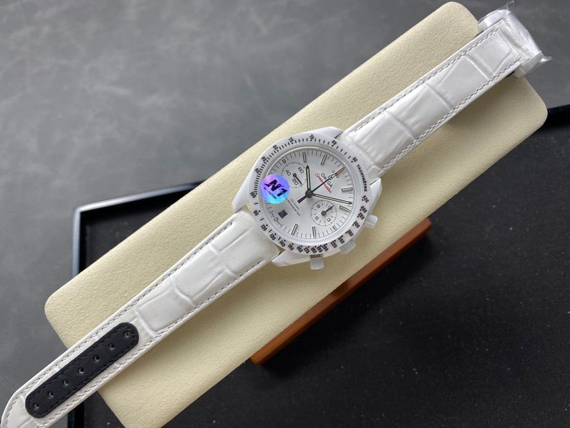 Speedmaster 44mm "White Side of The Moon" White Ceramic/LE N1F A9300