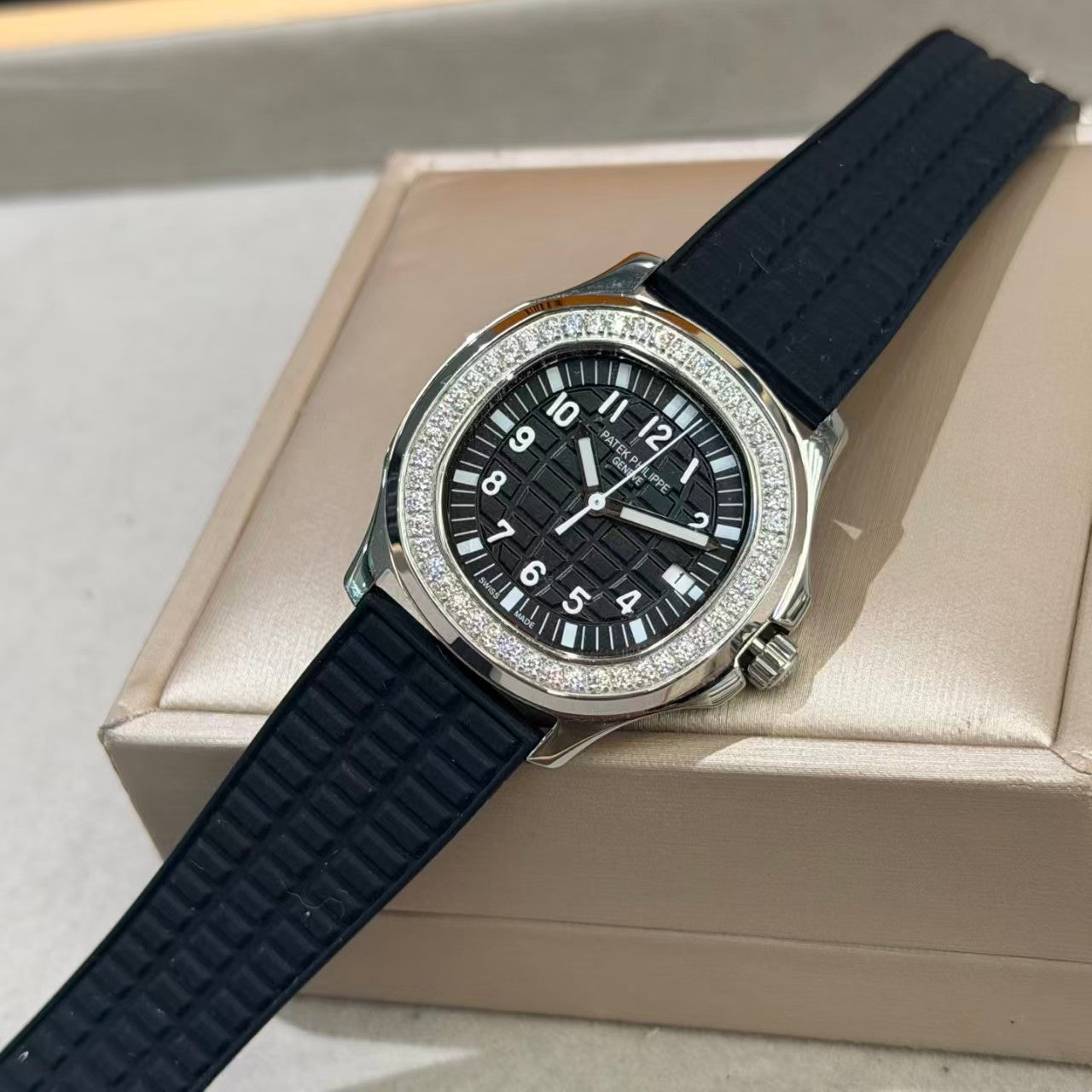 Patek Philippe - Aquanaut SS/RU Black V7F 8215