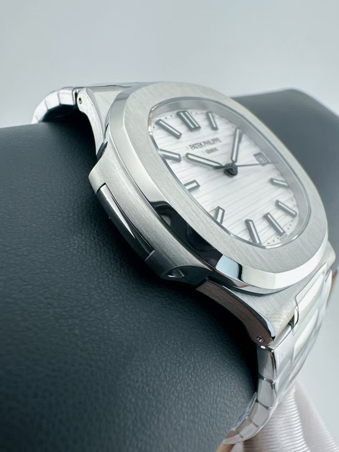 Nautilus 5711 40mm SS/SS White Dial DDF DD324 Super Clone(SW Dial)