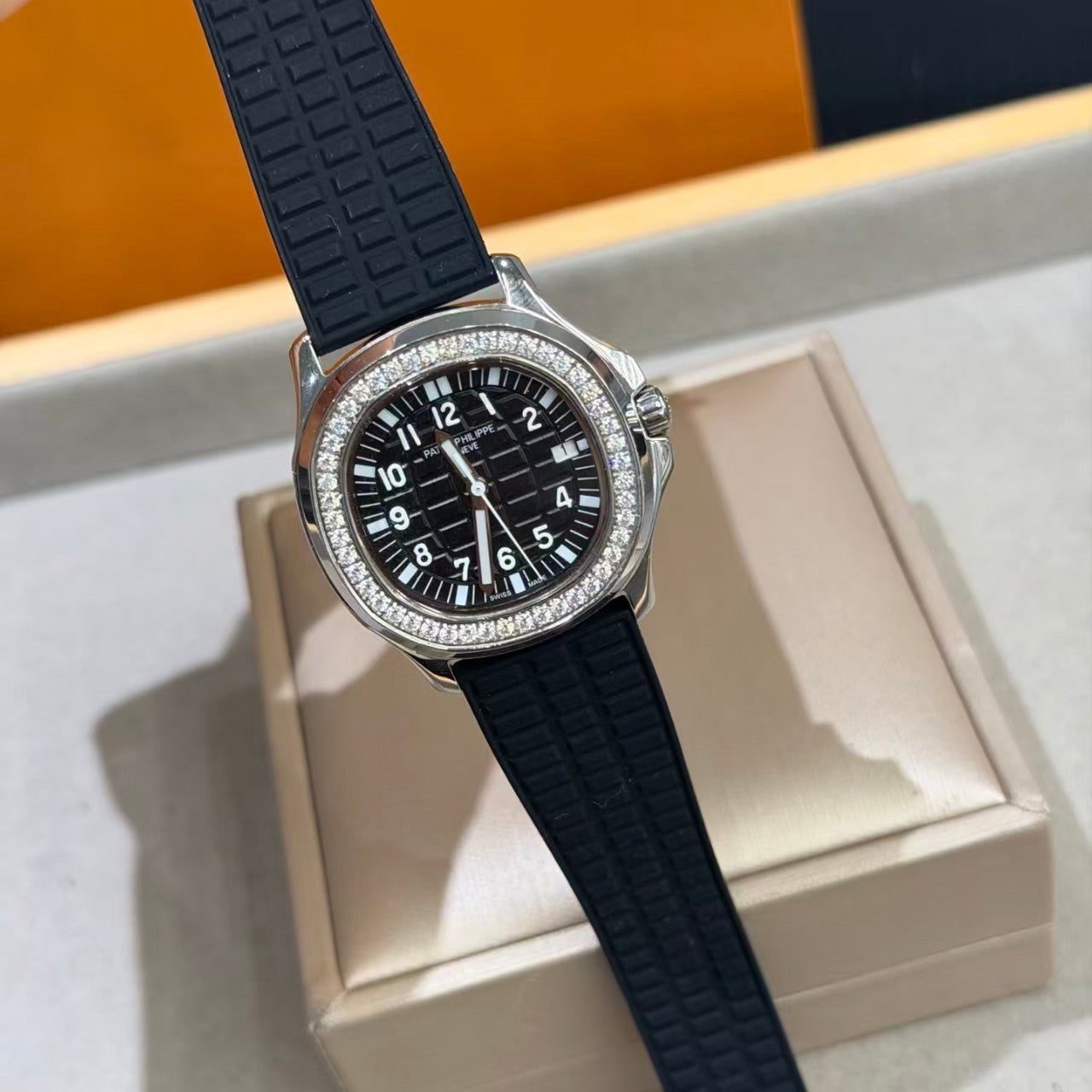 Patek Philippe - Aquanaut SS/RU Black V7F 8215