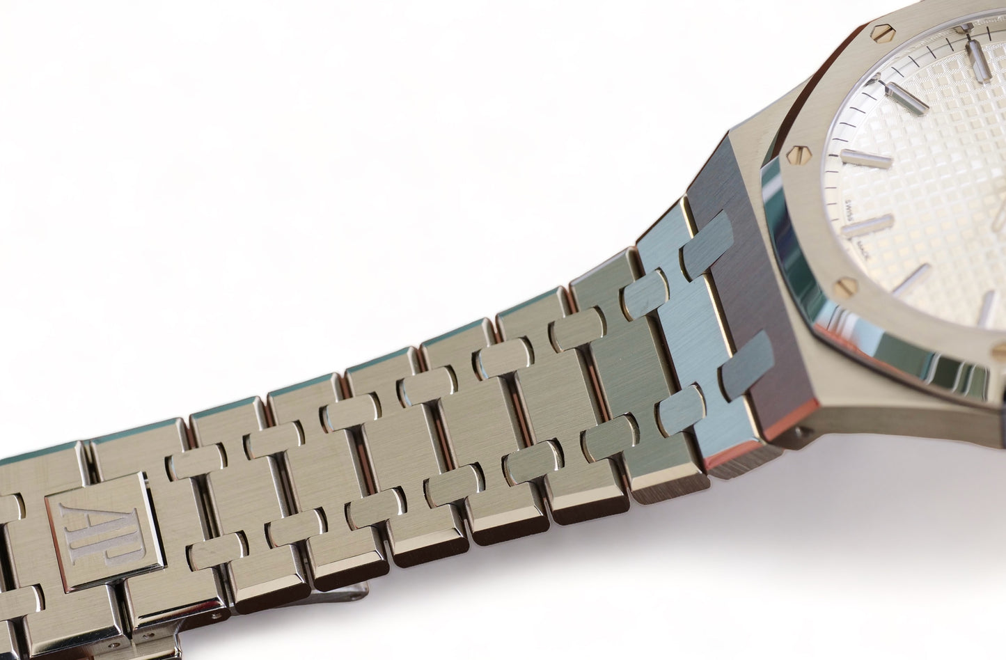 Royal Oak 41mm 15500 SS/SS White/Stk OCTA SA4302 (Free Sprung)